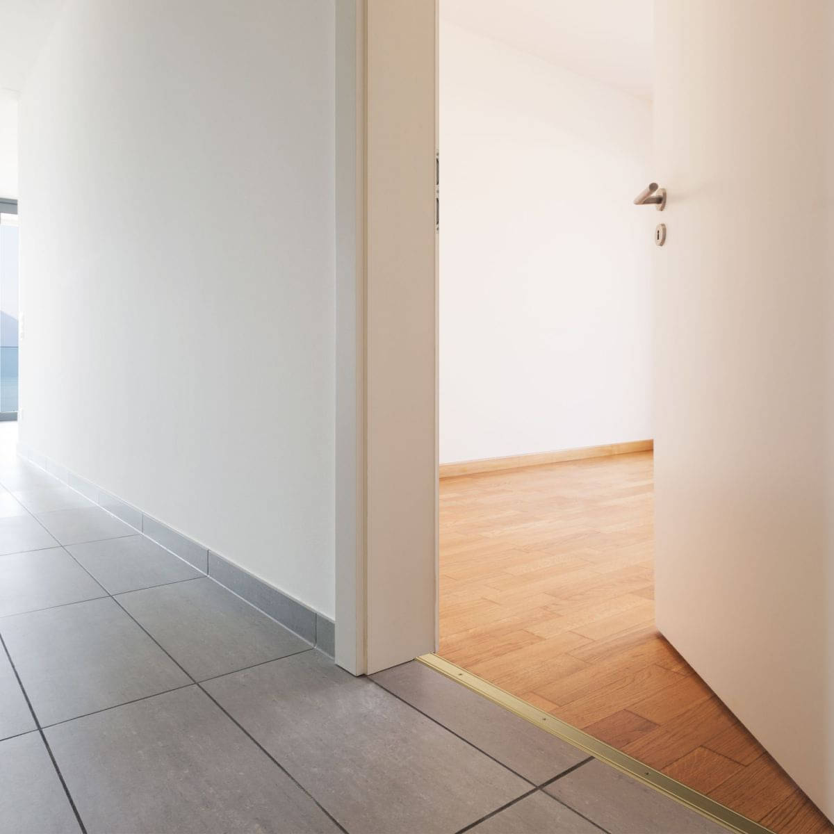 Übergangsprofil aus Aluminium Superflach gelocht 30 x 2 mm Messing